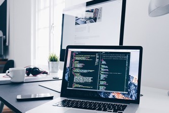 軟件開(kāi)發(fā)與新媒體服務(wù)的融合 創(chuàng)新驅(qū)動(dòng)與多元角色解析